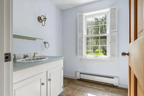 31 Woodward Farm Road Bristol ME 04539