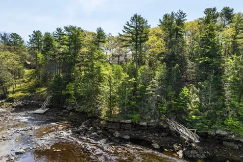 31 Woodward Farm Road Bristol ME 04539