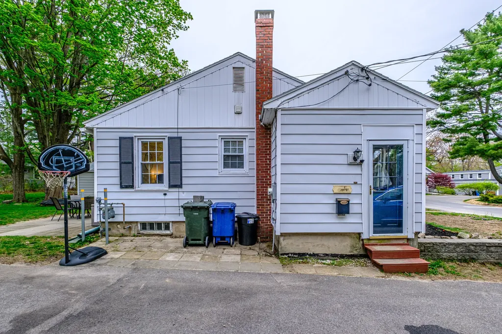 62 Osborne Avenue South Portland ME 04106