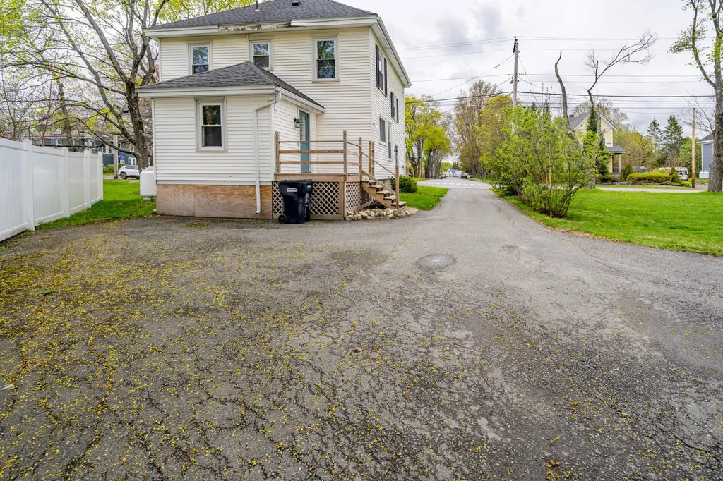 744 Hammond Street Bangor ME 04401