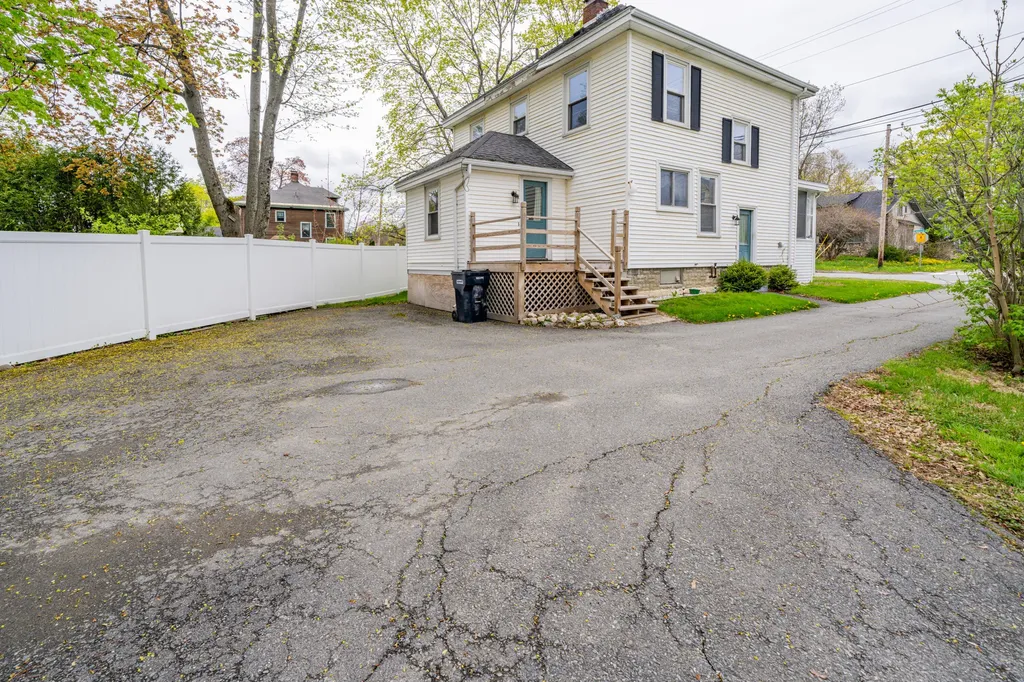 744 Hammond Street Bangor ME 04401