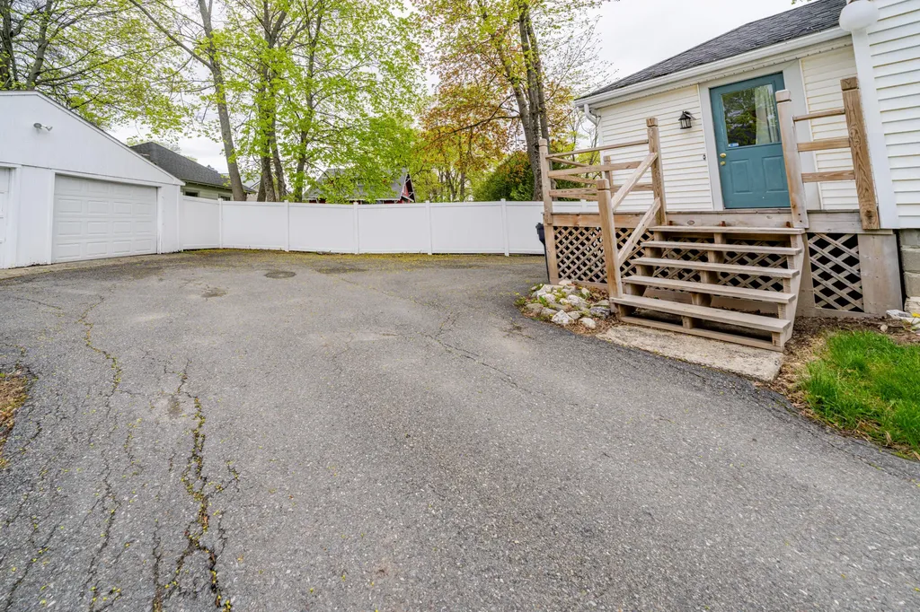 744 Hammond Street Bangor ME 04401