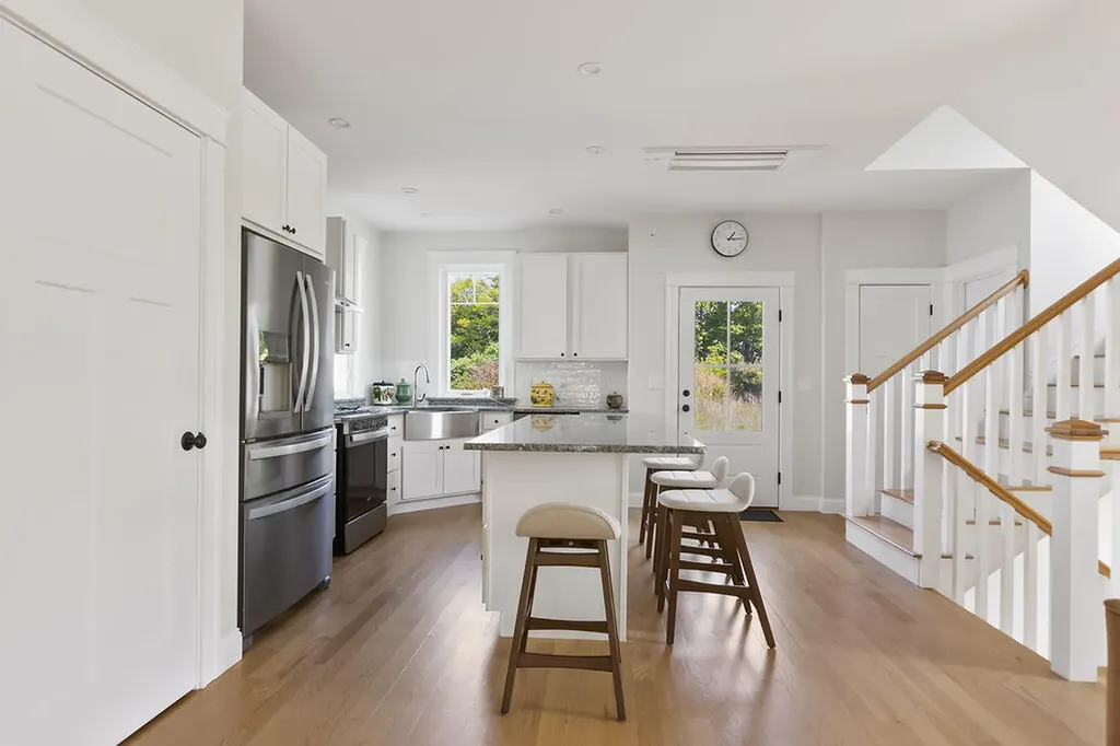 77 O'neil Street South Portland ME 04106