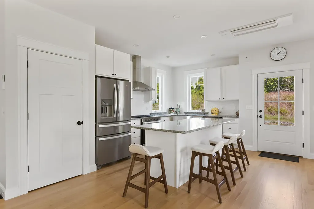 77 O'neil Street South Portland ME 04106