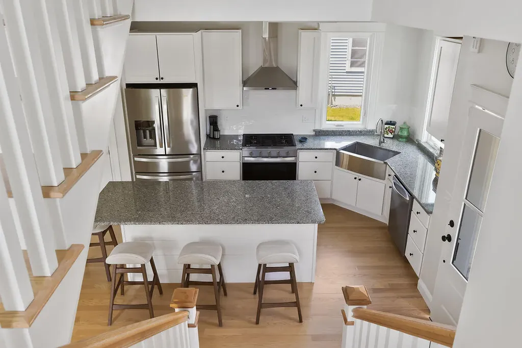 77 O'neil Street South Portland ME 04106