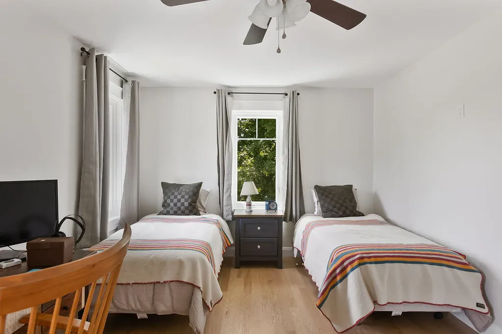 77 O'neil Street South Portland ME 04106