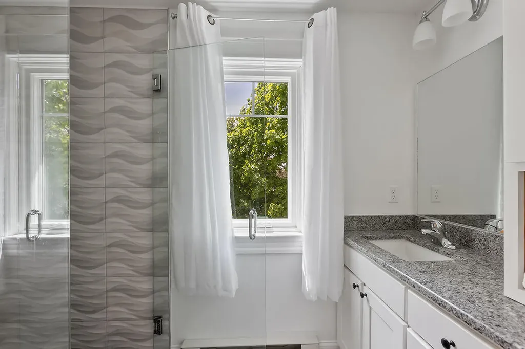 77 O'neil Street South Portland ME 04106
