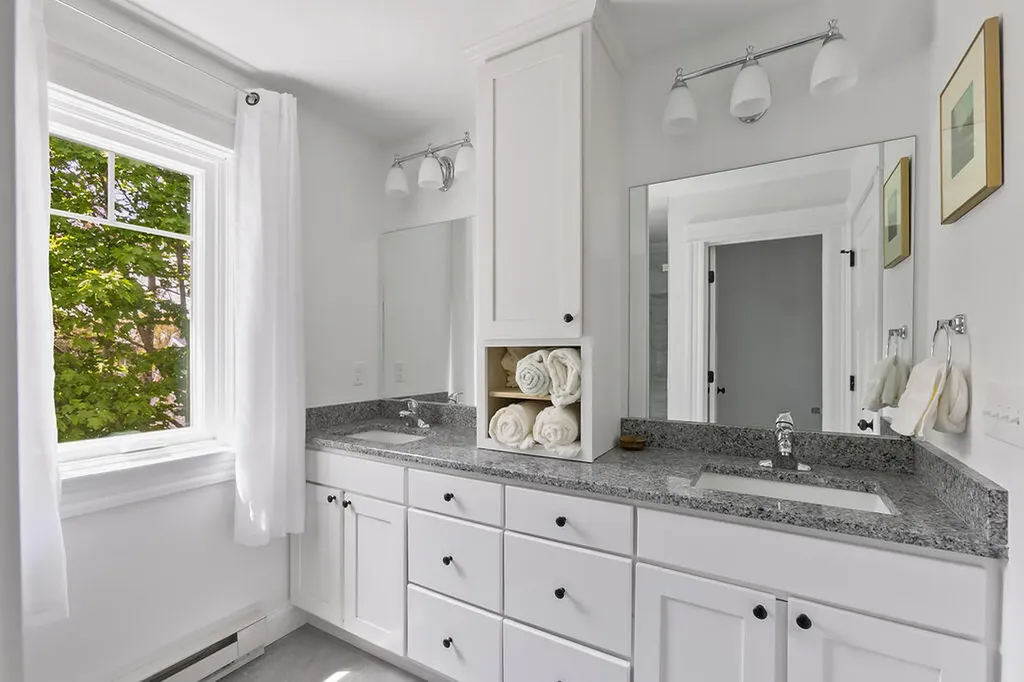 77 O'neil Street South Portland ME 04106