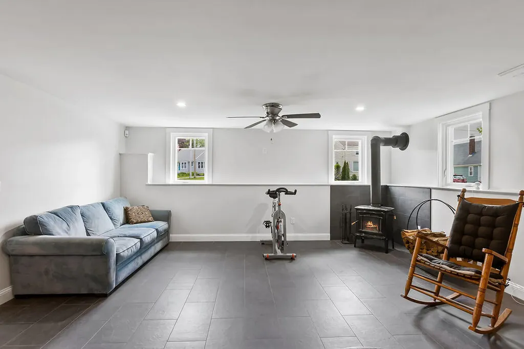 77 O'neil Street South Portland ME 04106