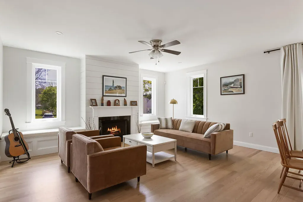 77 O'neil Street South Portland ME 04106