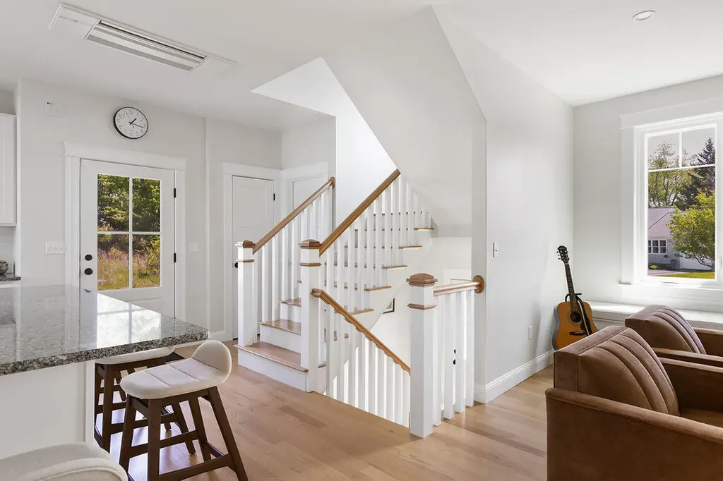 77 O'neil Street South Portland ME 04106