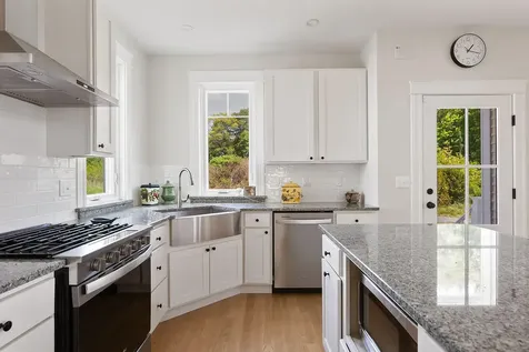 77 O'neil Street South Portland ME 04106