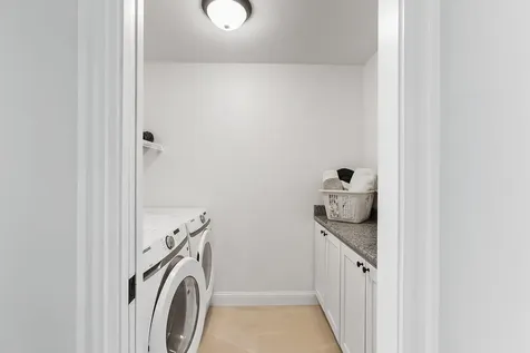 77 O'neil Street South Portland ME 04106