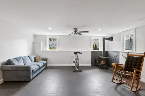77 O'neil Street South Portland ME 04106