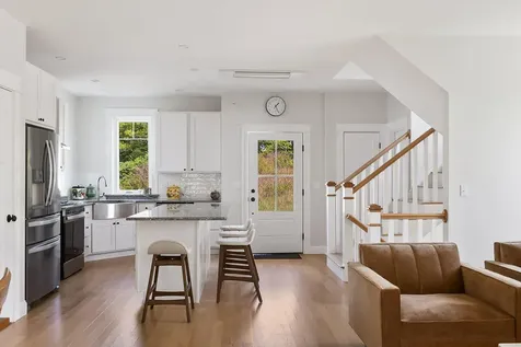 77 O'neil Street South Portland ME 04106