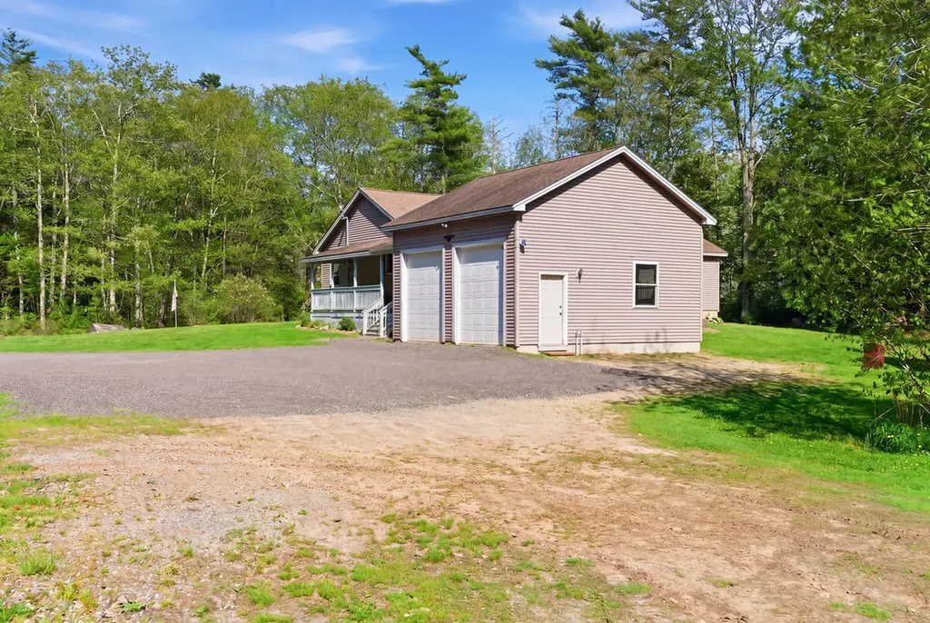 41 Murder Road Topsham ME 04086