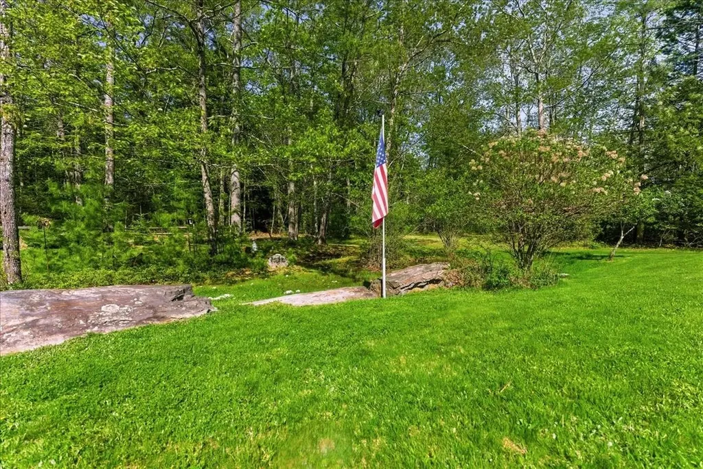 41 Murder Road Topsham ME 04086