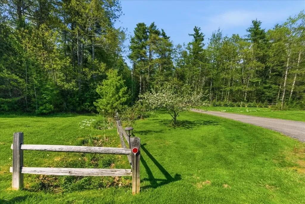 41 Murder Road Topsham ME 04086