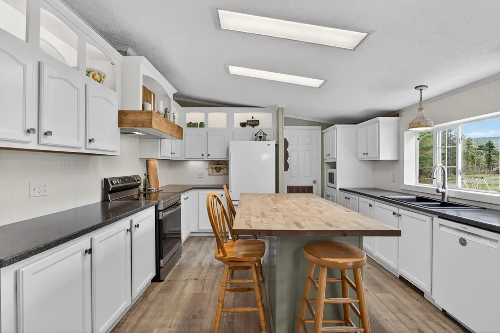 5,10,11 Country Lane Kingfield ME 04947