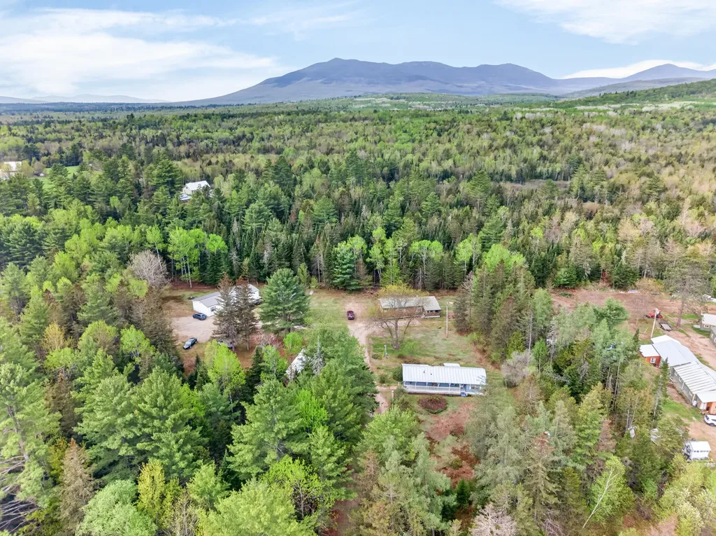 5,10,11 Country Lane Kingfield ME 04947