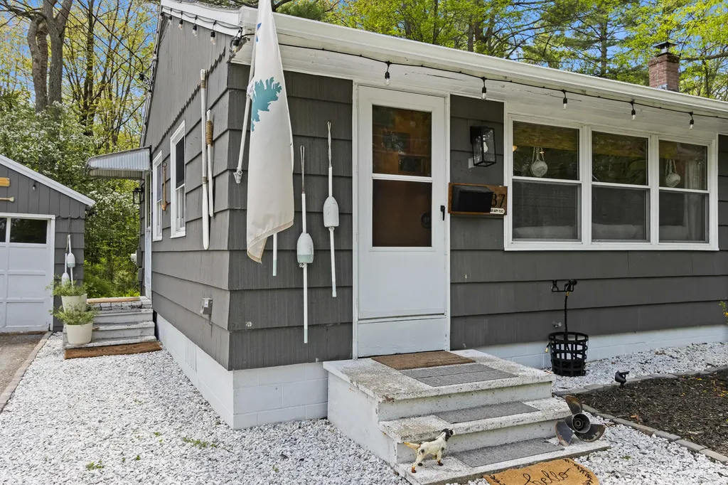 37 Thompson Street Brunswick ME 04011