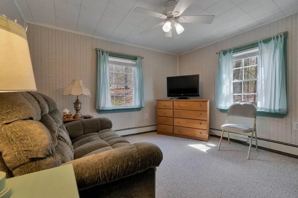270 Hebron Road Paris ME 04281
