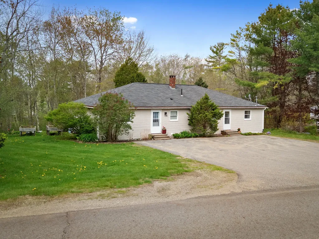 1096 Middle Road Warren ME 04864