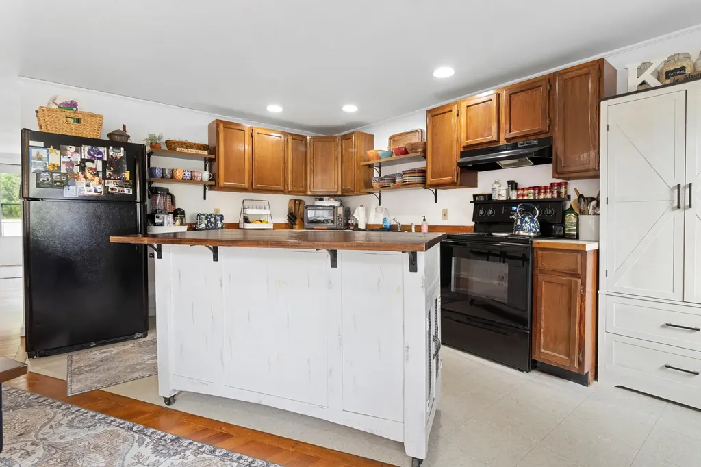 1096 Middle Road Warren ME 04864
