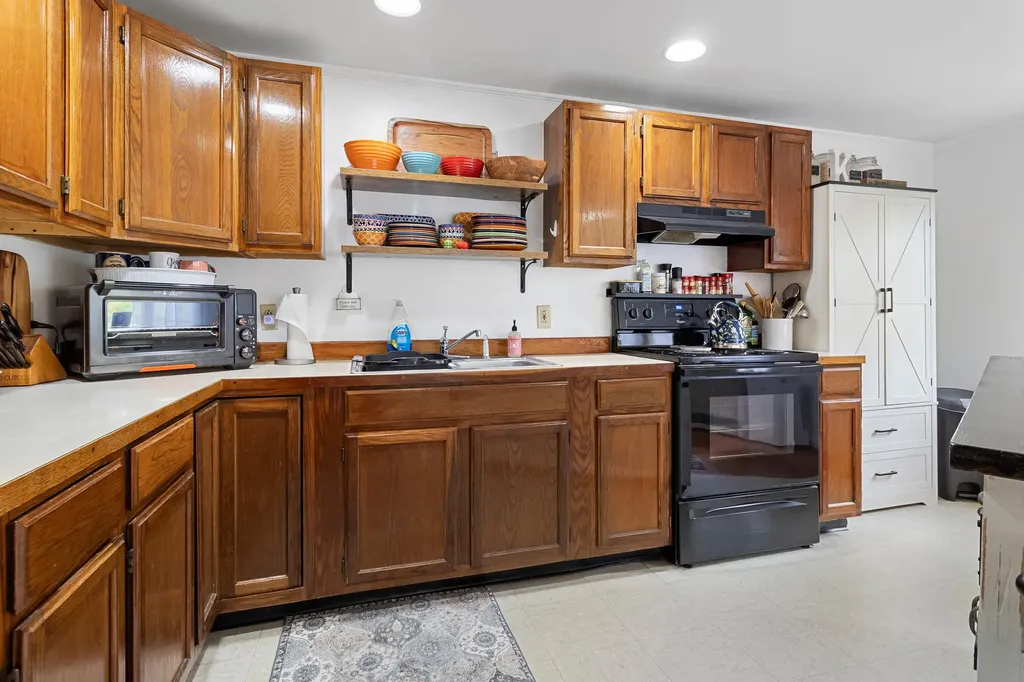 1096 Middle Road Warren ME 04864