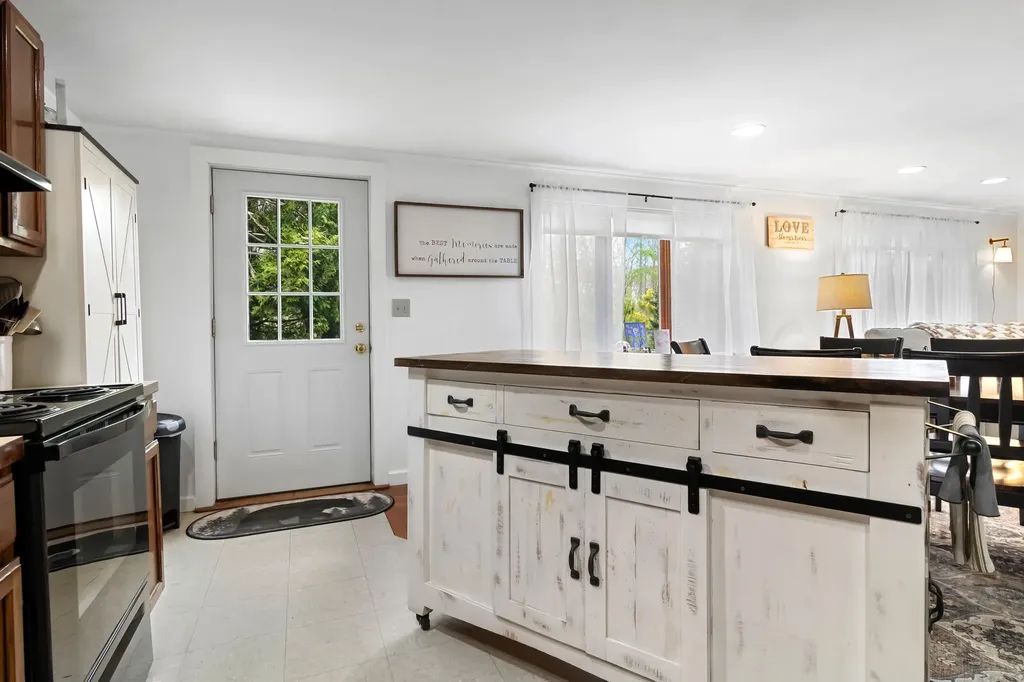 1096 Middle Road Warren ME 04864