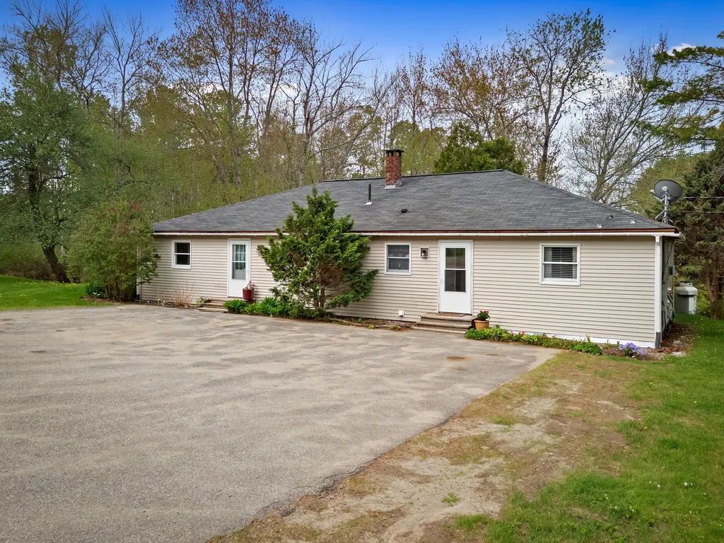 1096 Middle Road Warren ME 04864