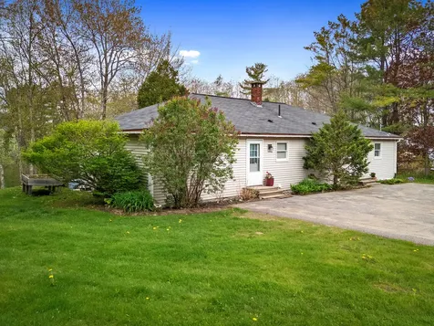 1096 Middle Road Warren ME 04864