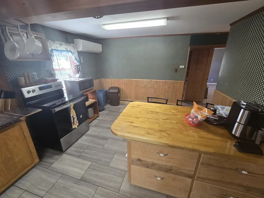 471 W Broadway Lincoln ME 04457