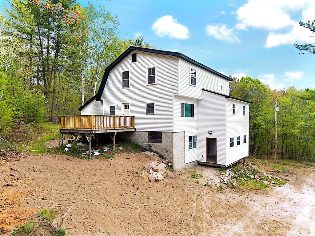 31 New Dawn Road Oxford ME 04270