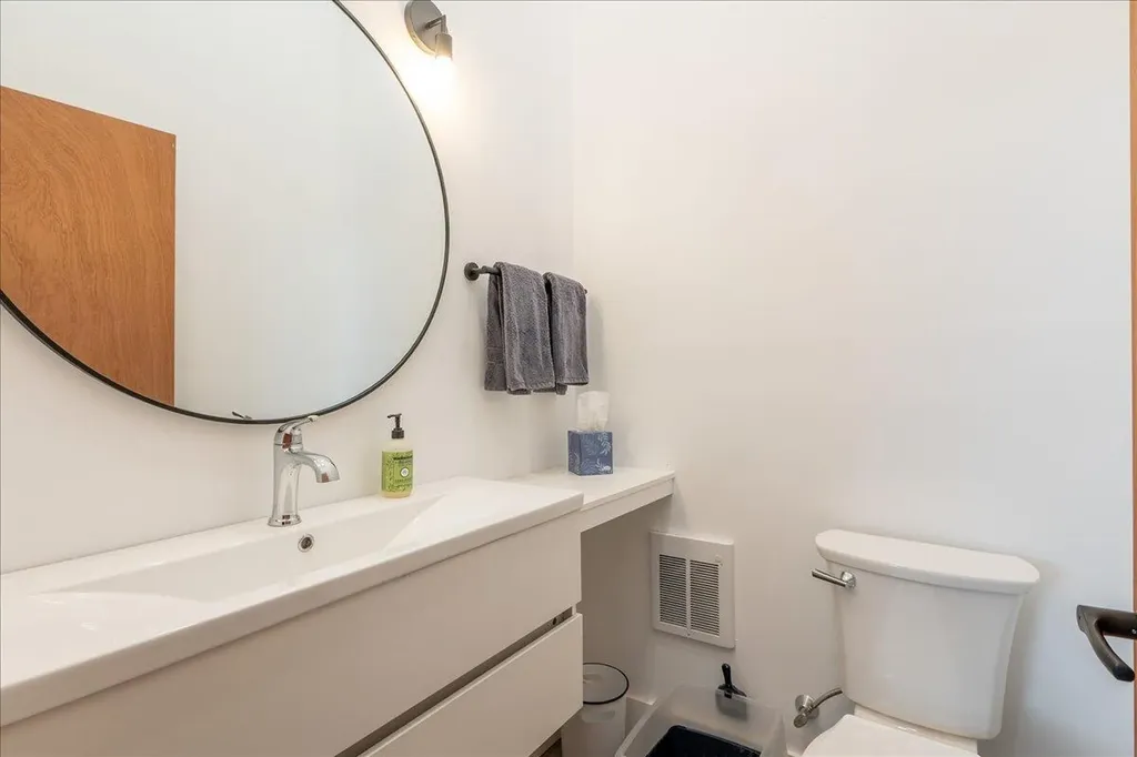 70 Pinkham Road Damariscotta ME 04543
