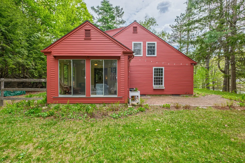17 Packard Avenue Norway ME 04268