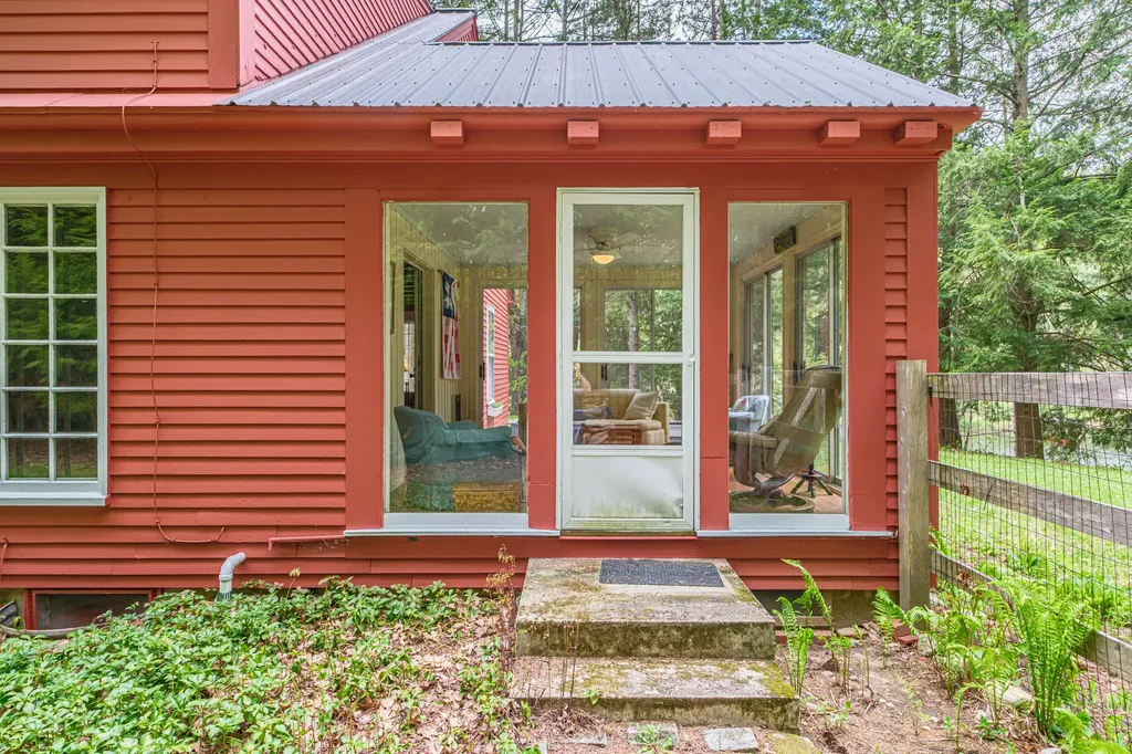 17 Packard Avenue Norway ME 04268