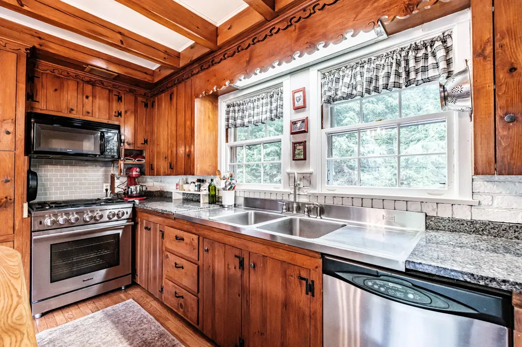 17 Packard Avenue Norway ME 04268