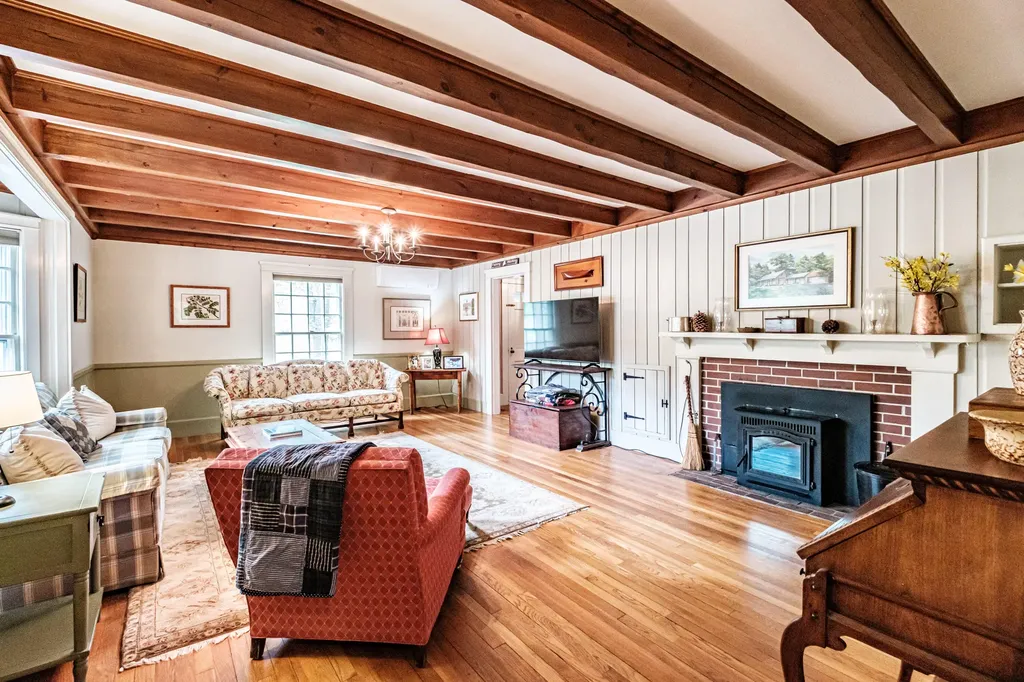17 Packard Avenue Norway ME 04268