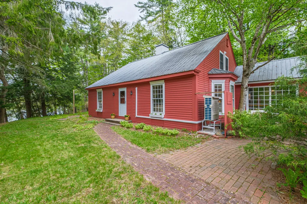 17 Packard Avenue Norway ME 04268