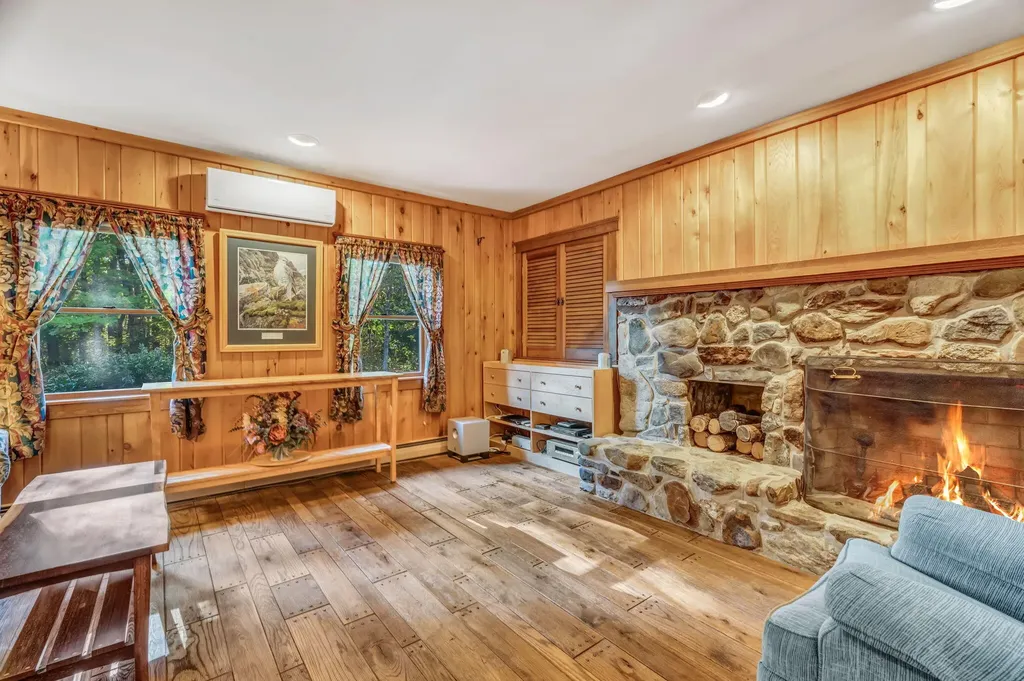 2416 Kennebec Road Newburgh ME 04444