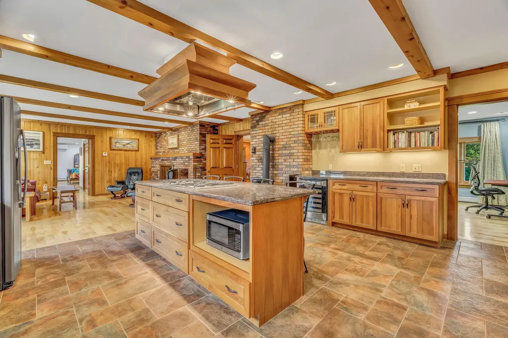 2416 Kennebec Road Newburgh ME 04444