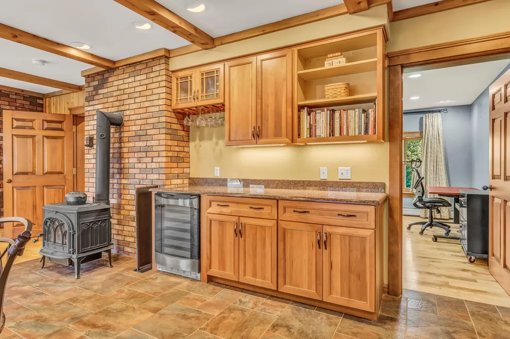 2416 Kennebec Road Newburgh ME 04444