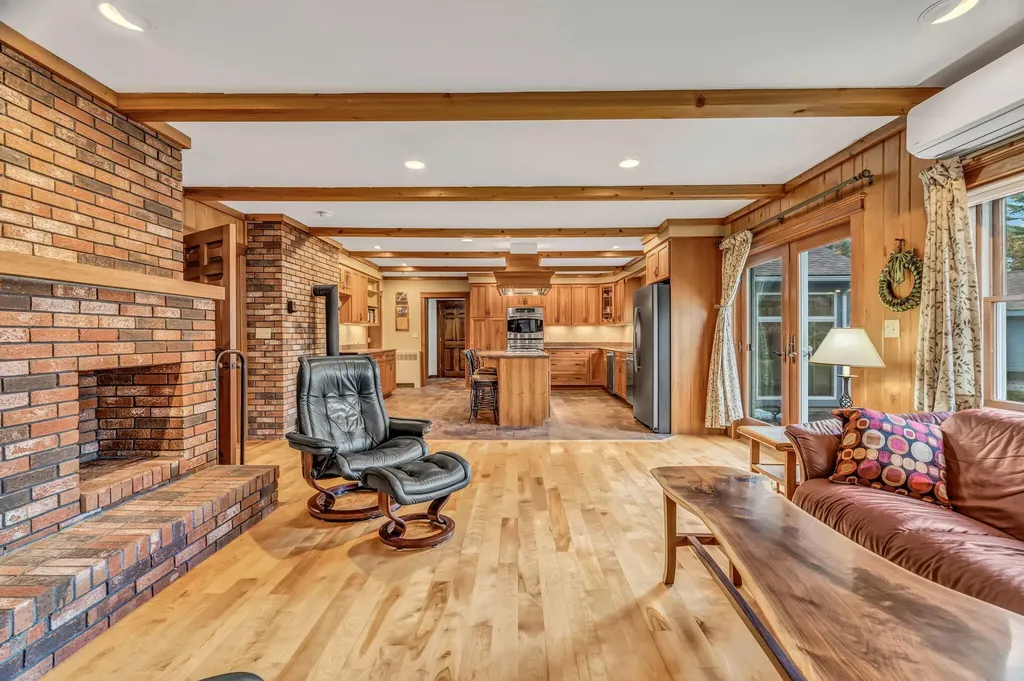 2416 Kennebec Road Newburgh ME 04444