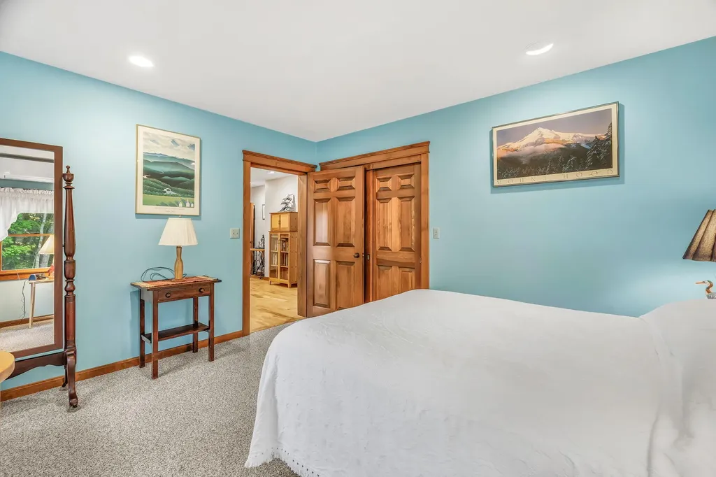 2416 Kennebec Road Newburgh ME 04444