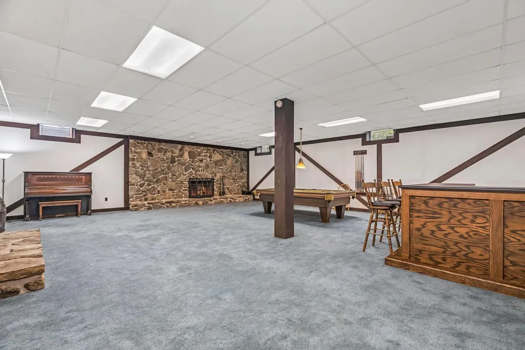 2416 Kennebec Road Newburgh ME 04444