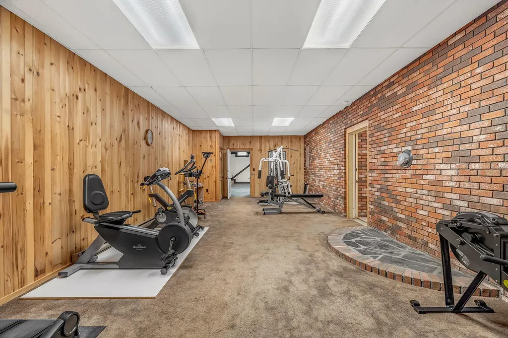 2416 Kennebec Road Newburgh ME 04444