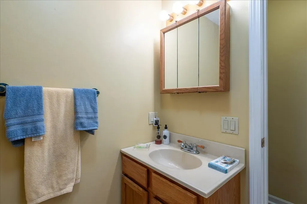 11 Simon Road Waldoboro ME 04572