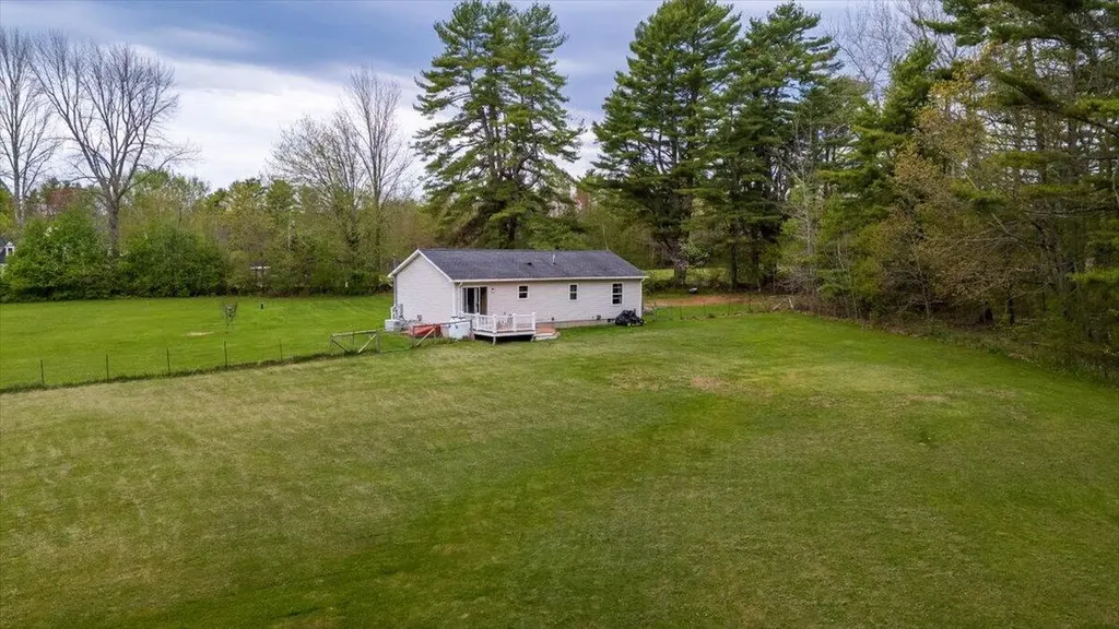 11 Simon Road Waldoboro ME 04572