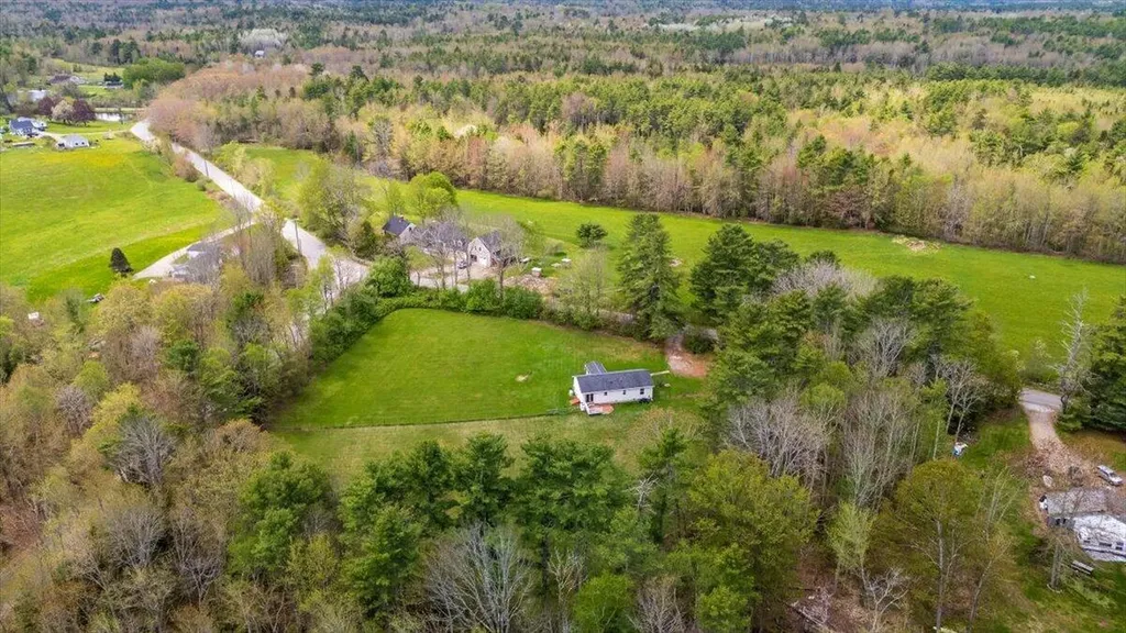 11 Simon Road Waldoboro ME 04572